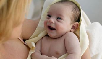 Žaidimai su 2 mėnesių kūdikiu: kūdikio vystymasis ir ugdymas