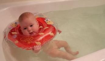 Круг для купания новорожденных: со скольки месяцев можно надевать